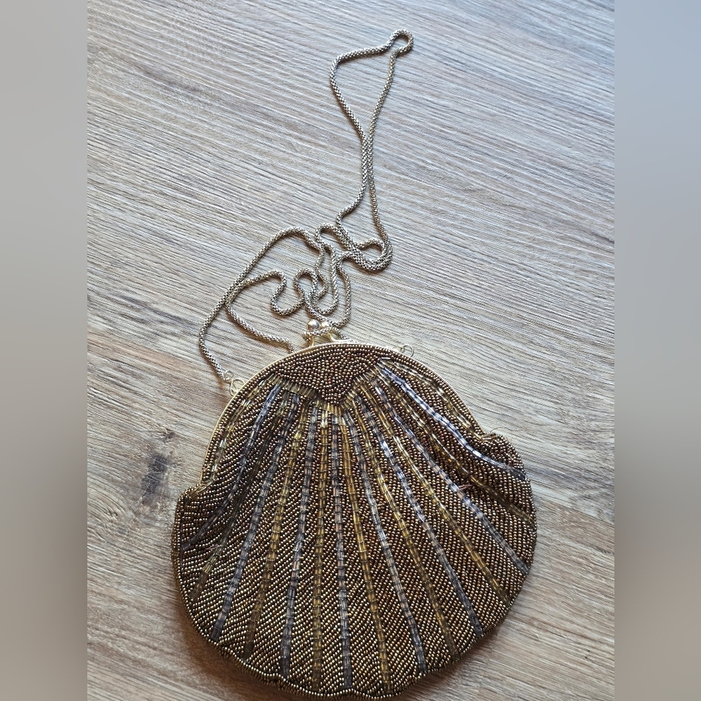 La Regale Ltd Clam Shell 50s Vintage Beaded Shoulder Bag